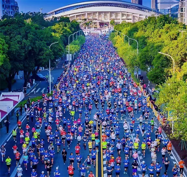 Kumpulan Hi-Q berlari bersama di Zhuhai Marathon