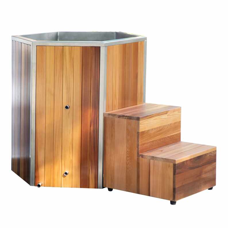 Tab Cedar Cold Plunge dengan Langkah Akses